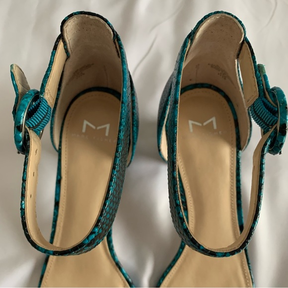 teal snakeskin heels - Picture 4 of 6